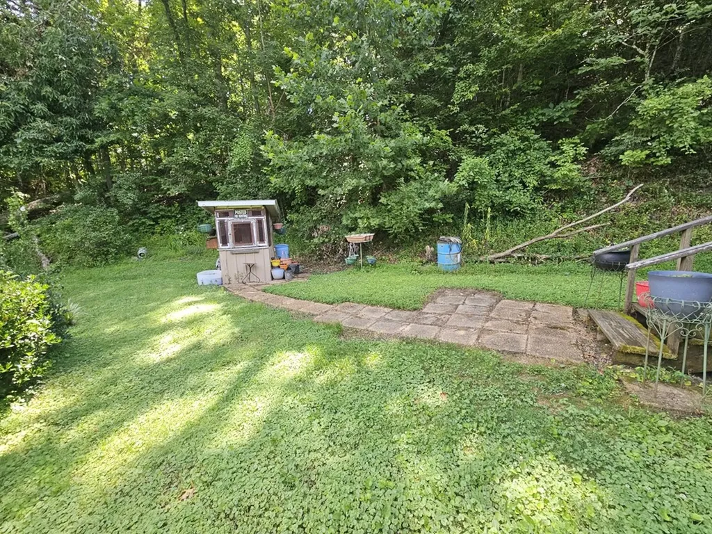 1142 Trace Creek Road Whitleyville TN 38588-7109