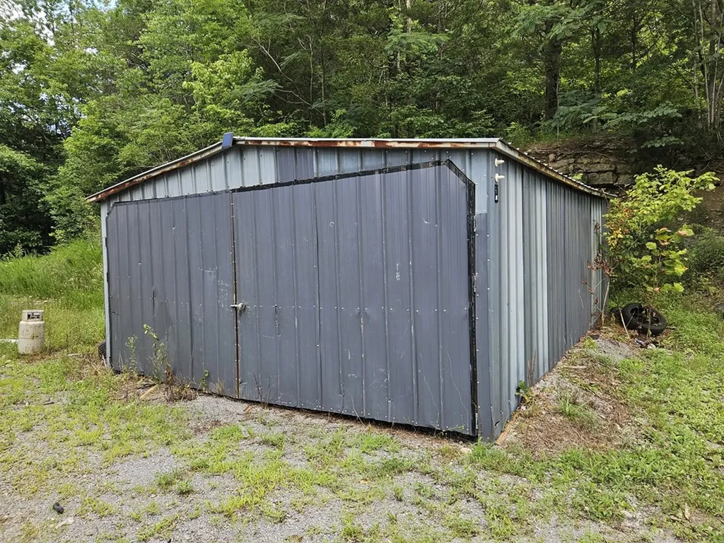 1142 Trace Creek Road Whitleyville TN 38588-7109