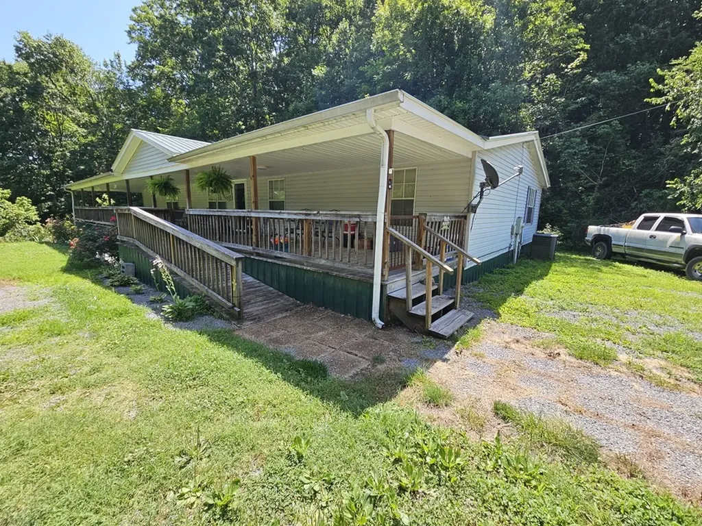 1142 Trace Creek Road Whitleyville TN 38588-7109