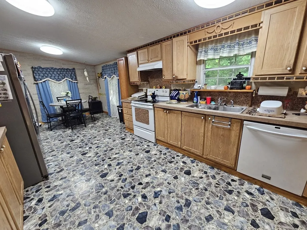1142 Trace Creek Road Whitleyville TN 38588-7109