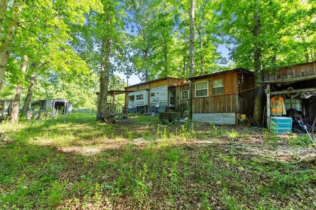 2540 N Gatewood Ford Road Deer Lodge TN 37726