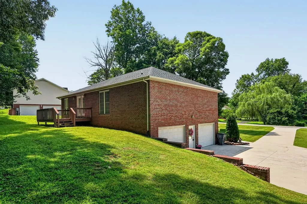 1920 Bay View Drive Cookeville TN 38506