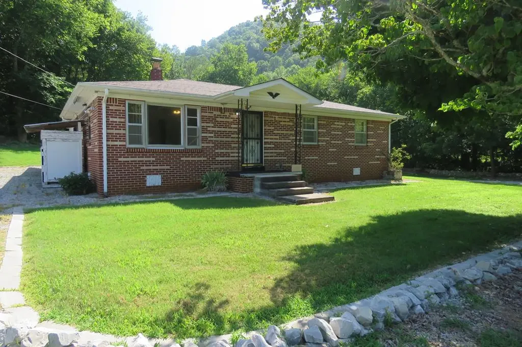 1757 Wet Mill Creek Road Celina TN 38551