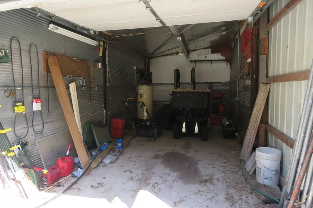 1757 Wet Mill Creek Road Celina TN 38551