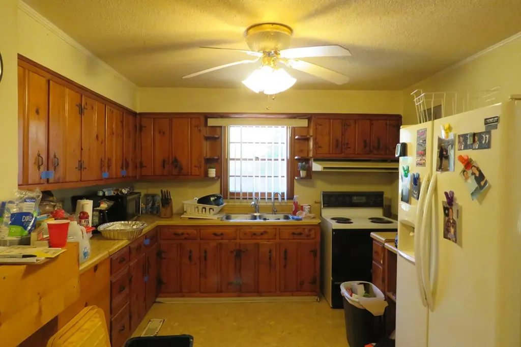 1757 Wet Mill Creek Road Celina TN 38551