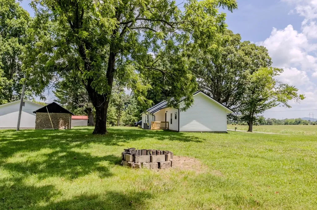 334 N Robin Hood Road Doyle TN 38559