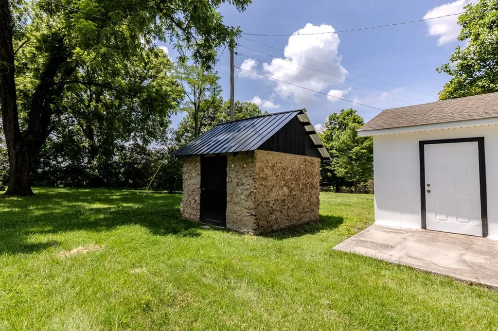 334 N Robin Hood Road Doyle TN 38559