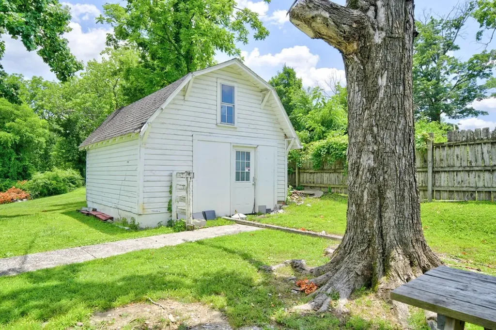 136 S Walnut Cookeville TN 38501