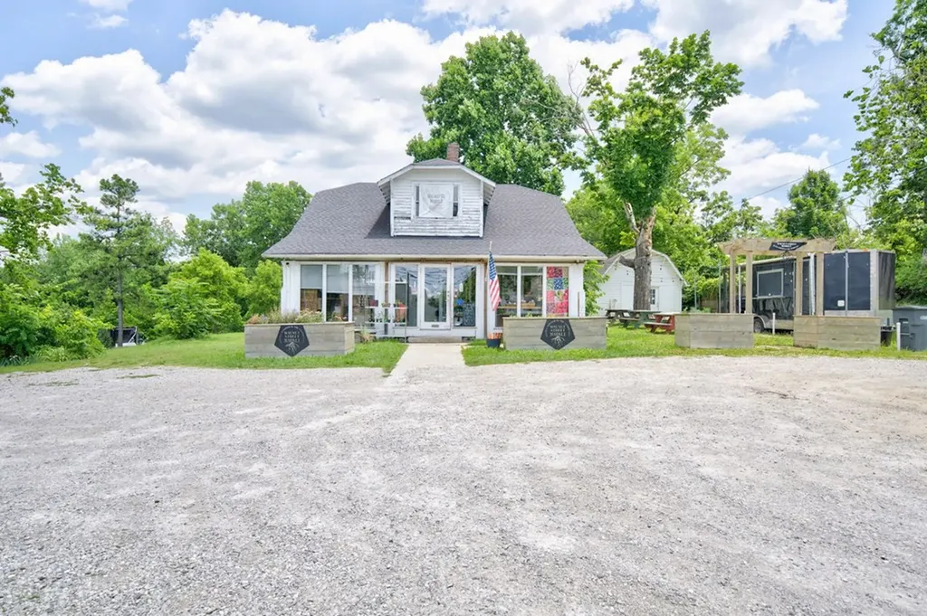 136 S Walnut Cookeville TN 38501