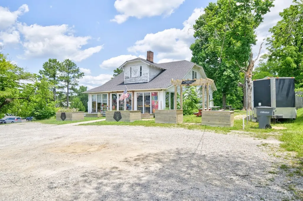 136 S Walnut Cookeville TN 38501