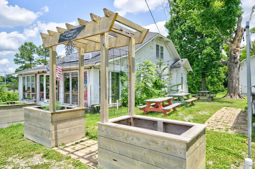 136 S Walnut Cookeville TN 38501