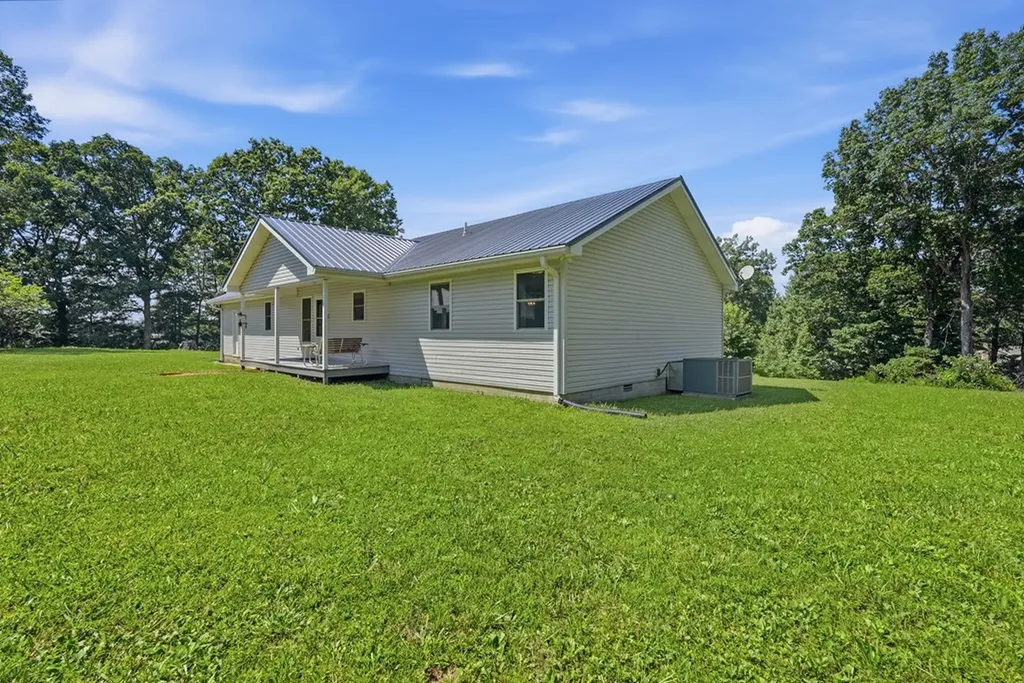 8607 Crossville Highway Sparta TN 38583