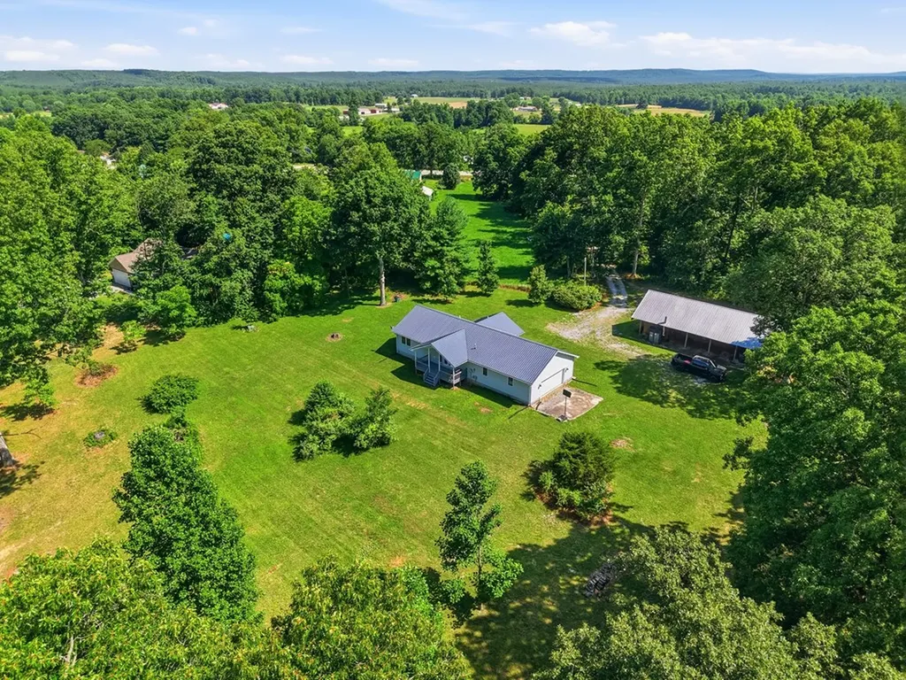 8607 Crossville Highway Sparta TN 38583