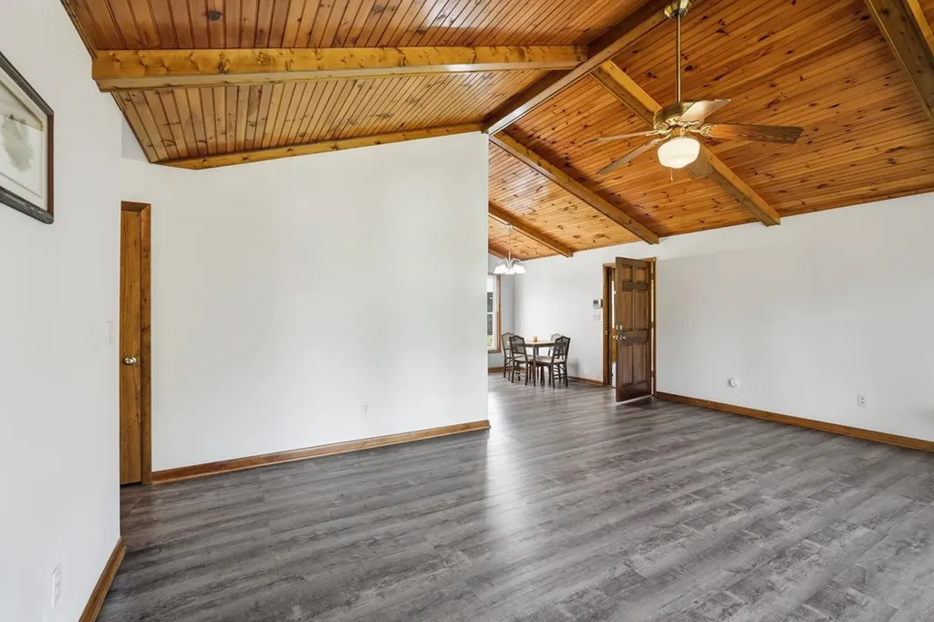 8607 Crossville Highway Sparta TN 38583