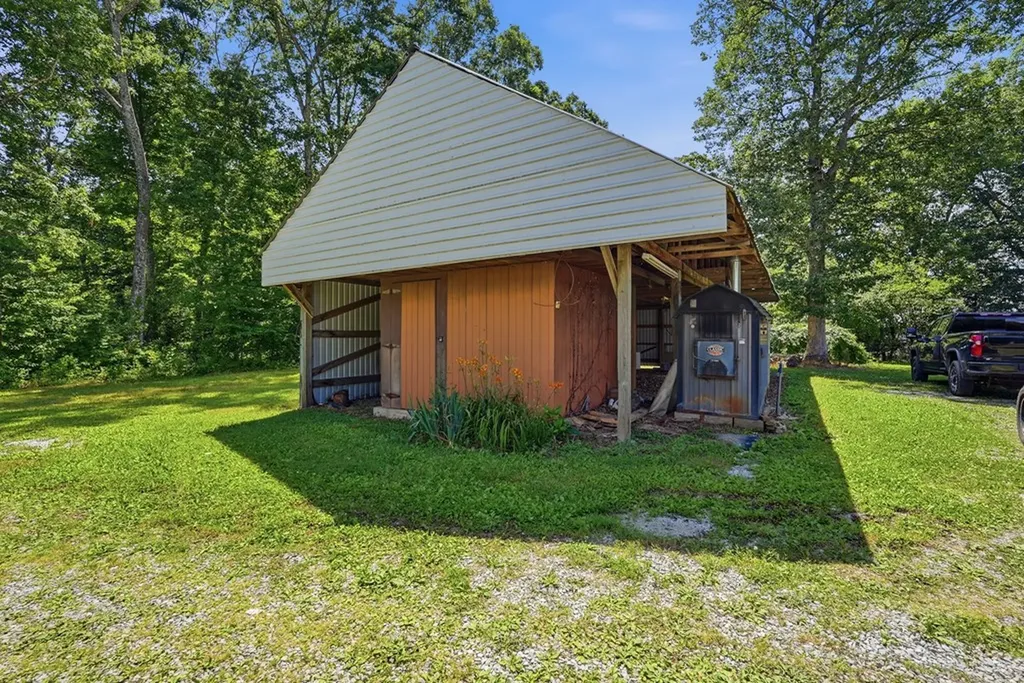 8607 Crossville Highway Sparta TN 38583