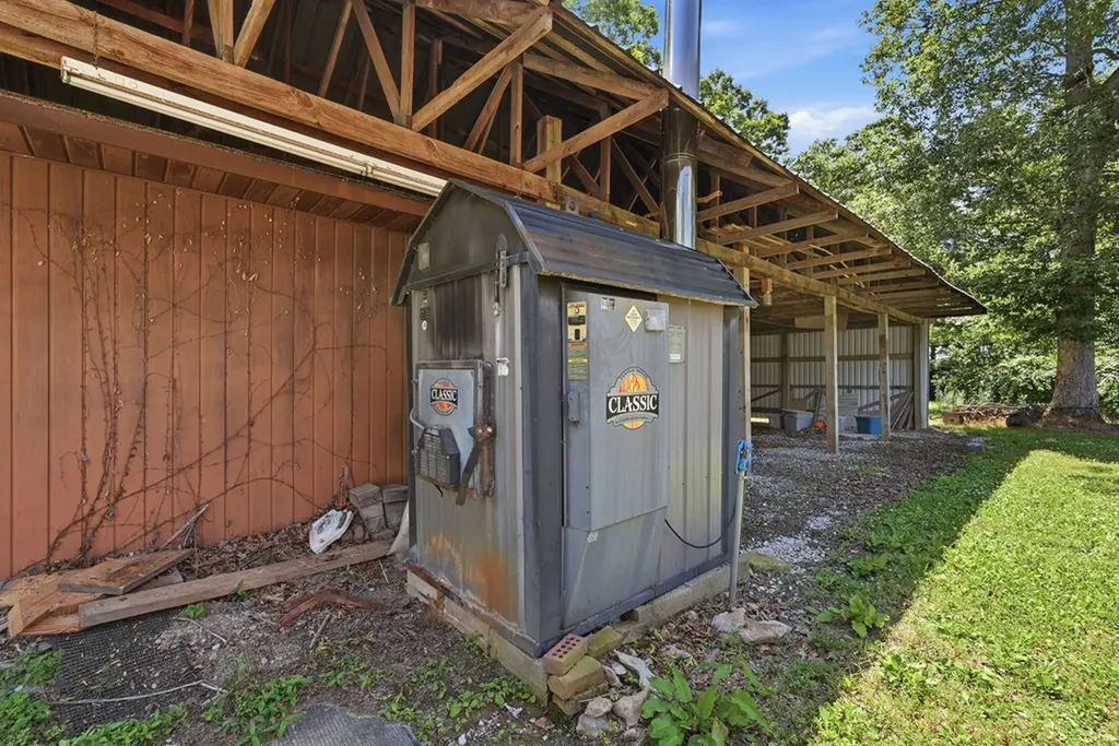 8607 Crossville Highway Sparta TN 38583