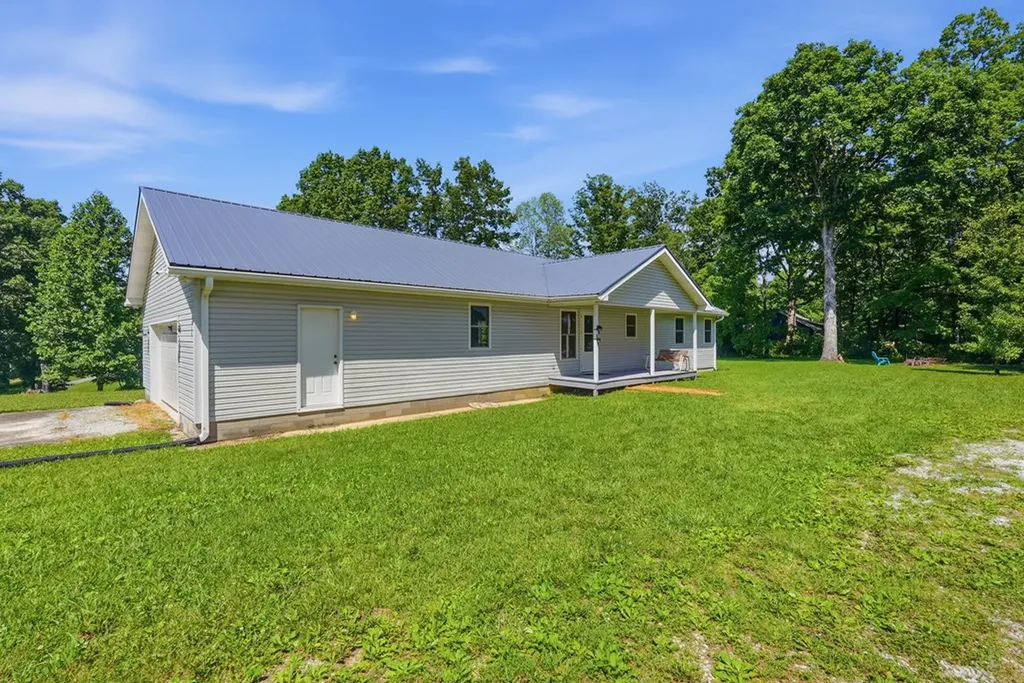 8607 Crossville Highway Sparta TN 38583