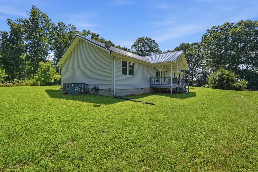 8607 Crossville Highway Sparta TN 38583