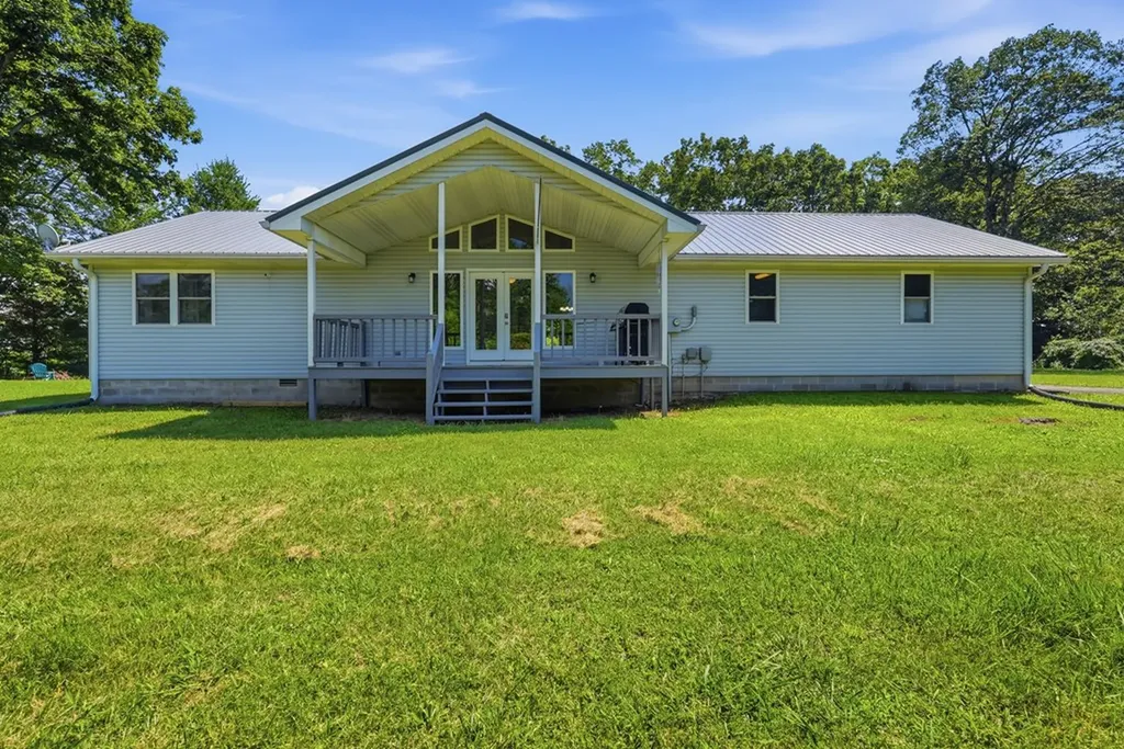 8607 Crossville Highway Sparta TN 38583