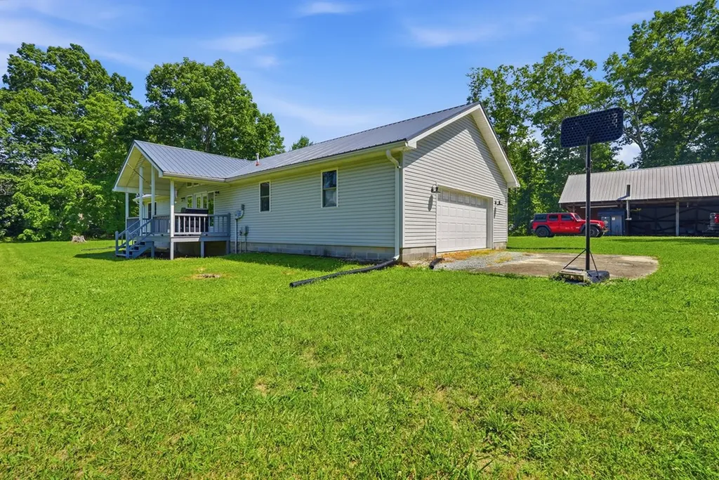 8607 Crossville Highway Sparta TN 38583