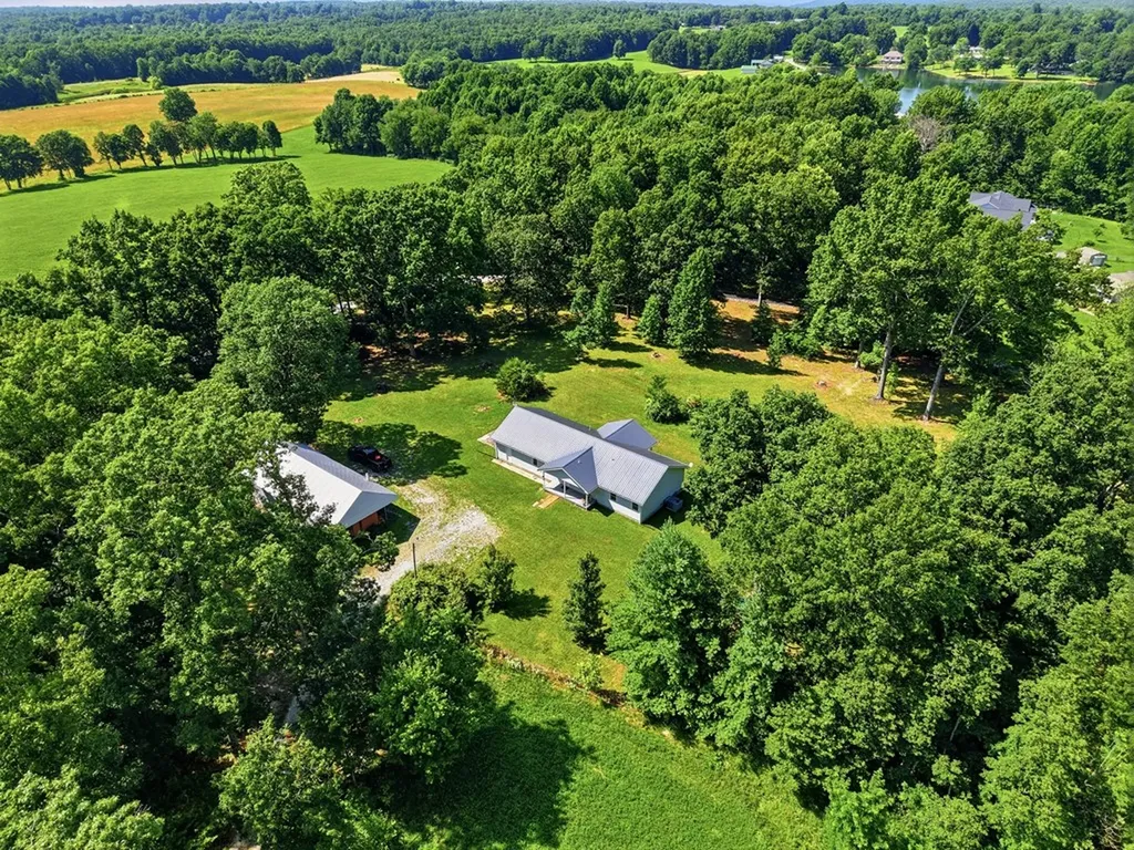 8607 Crossville Highway Sparta TN 38583