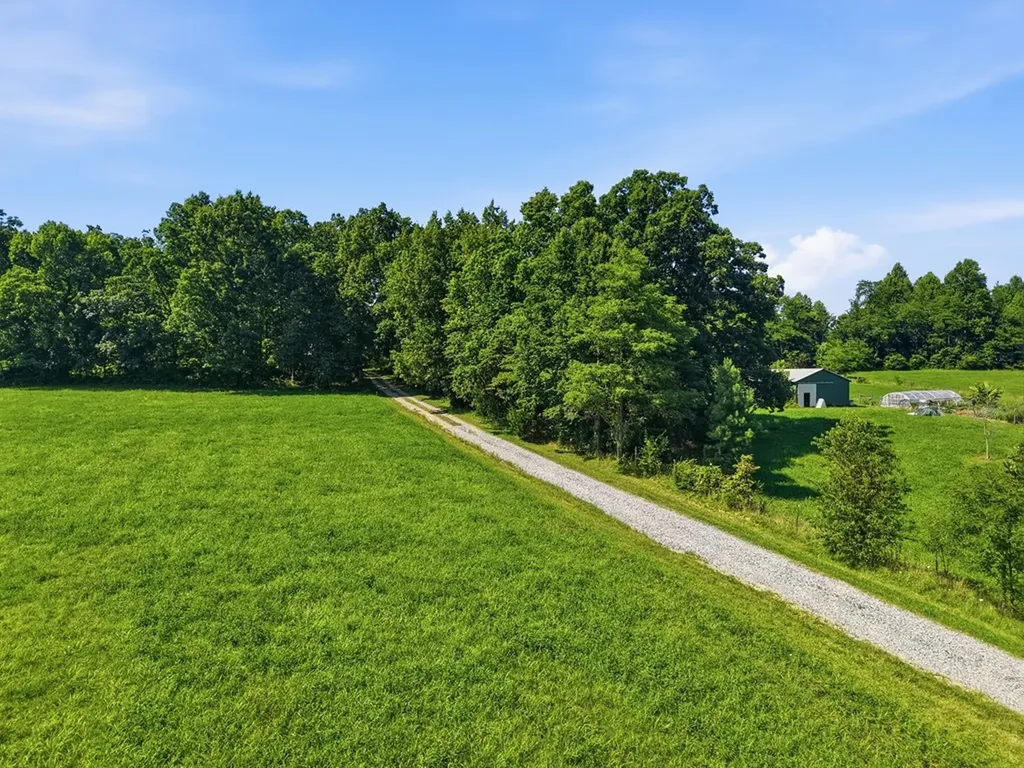 8607 Crossville Highway Sparta TN 38583
