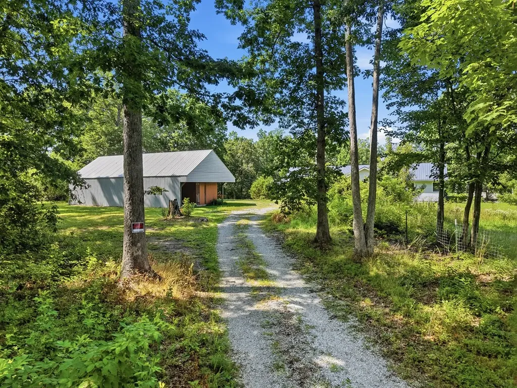 8607 Crossville Highway Sparta TN 38583