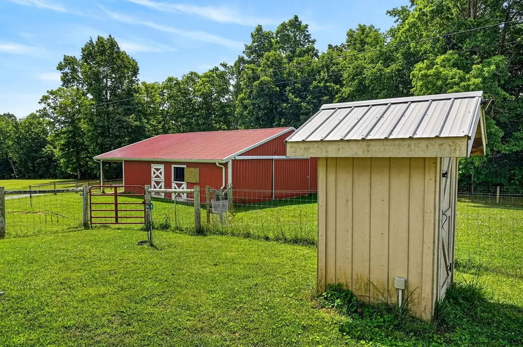 295 Narrow Way Crossville TN 38572