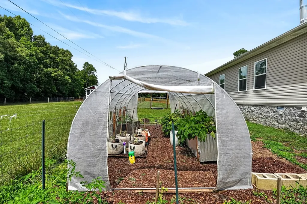 295 Narrow Way Crossville TN 38572