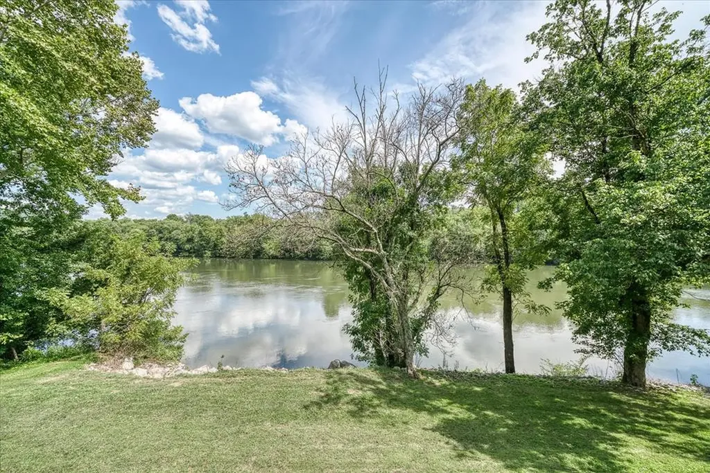 2867 Arcot Road Celina TN 38551