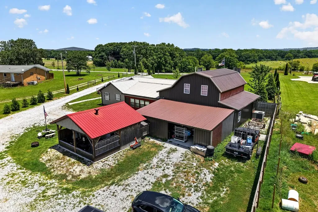 14706 Old Kentucky Road Sparta TN 38583