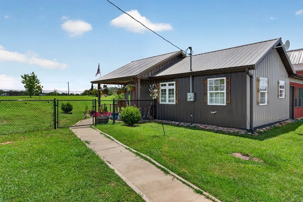 14706 Old Kentucky Road Sparta TN 38583
