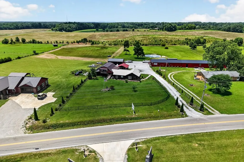 14706 Old Kentucky Road Sparta TN 38583