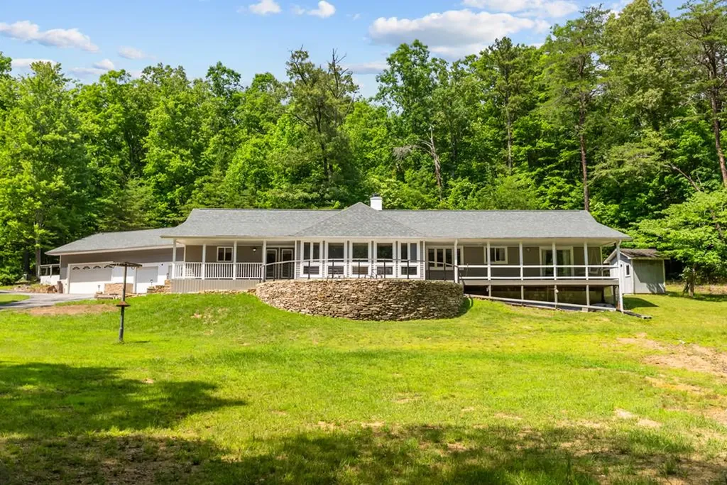 303 303 Cumberland Cove Road Monterey TN 38574