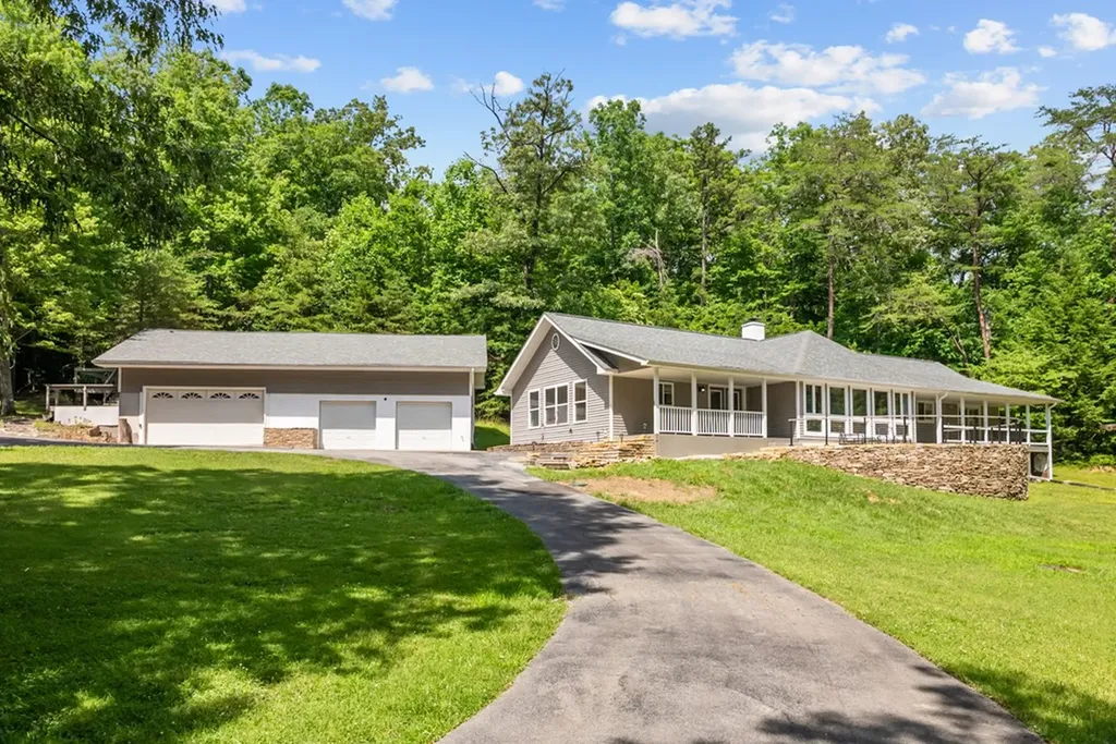 303 303 Cumberland Cove Road Monterey TN 38574