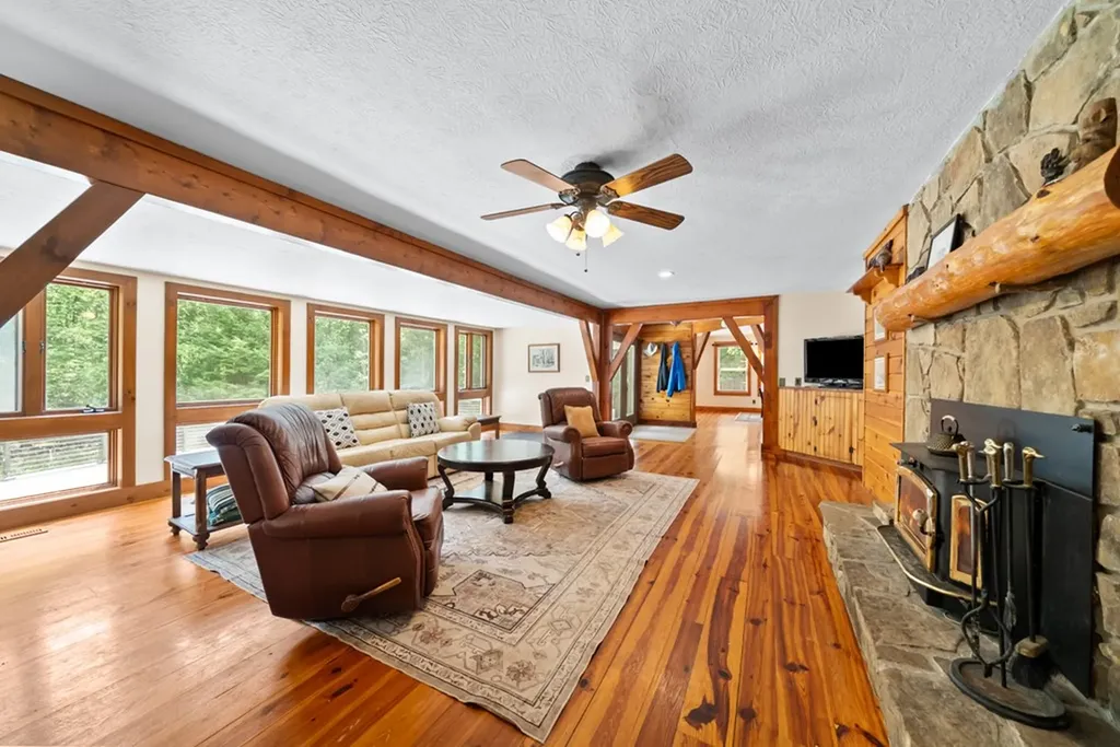 303 303 Cumberland Cove Road Monterey TN 38574