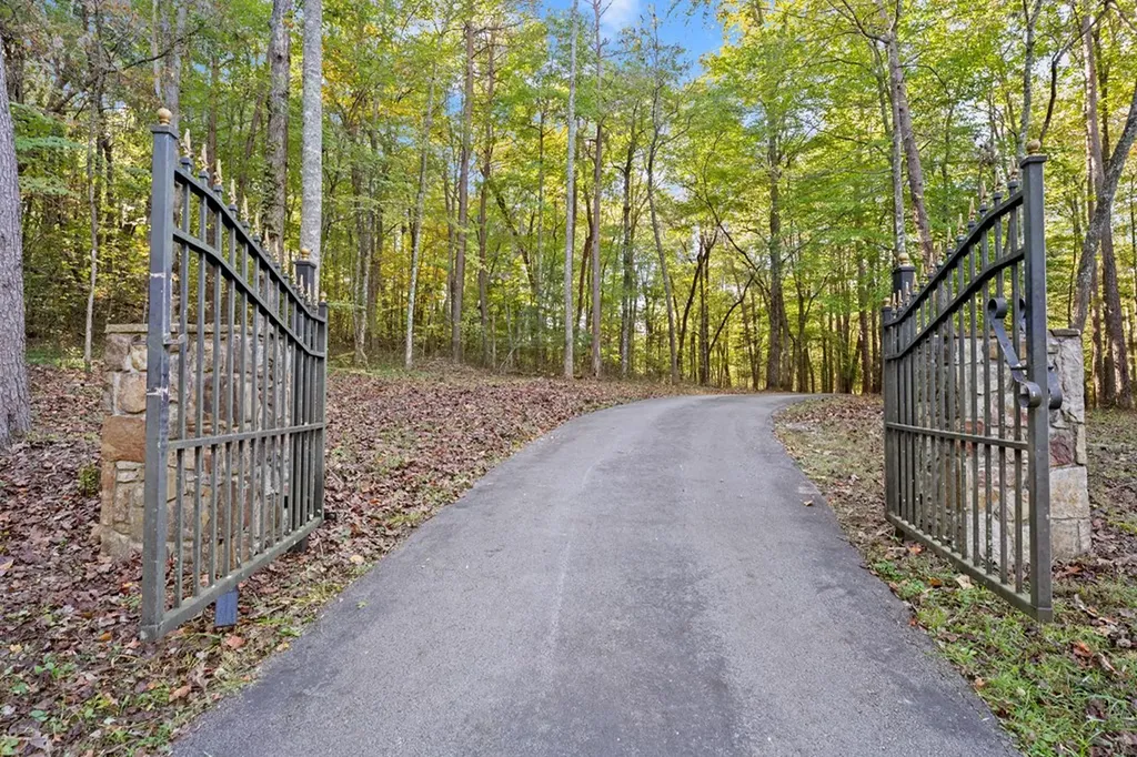 303 303 Cumberland Cove Road Monterey TN 38574