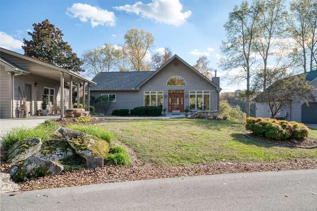 511 Mallard Pointe Drive Byrdstown TN 38549