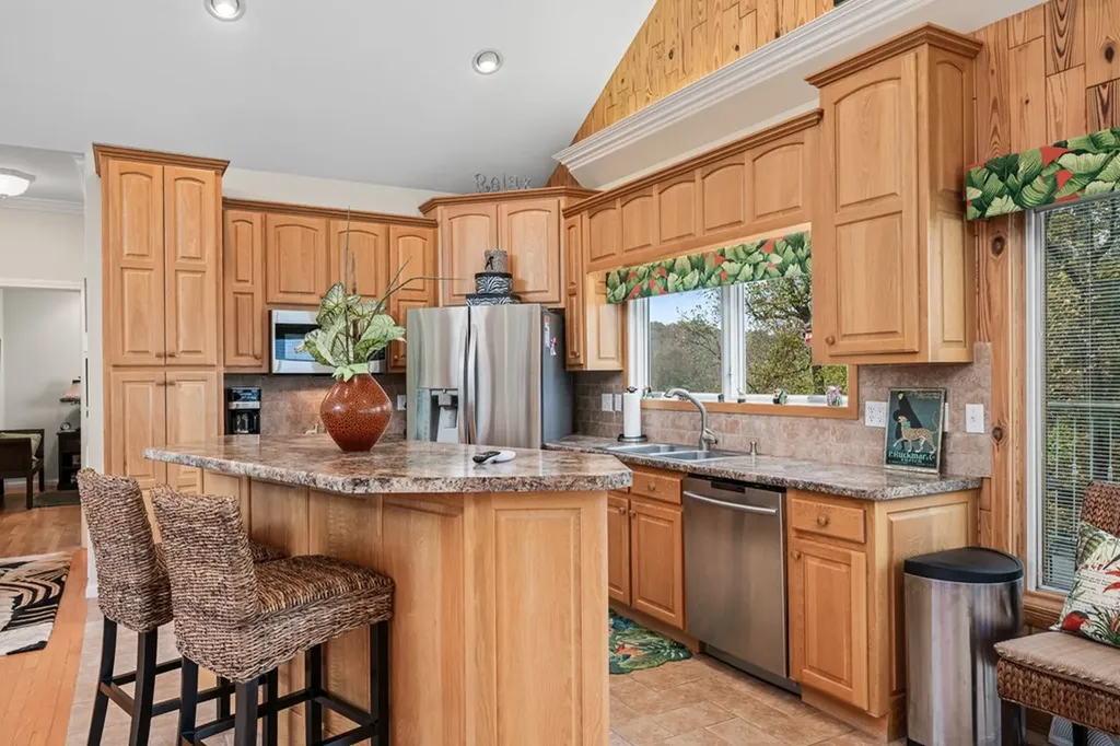 511 Mallard Pointe Drive Byrdstown TN 38549