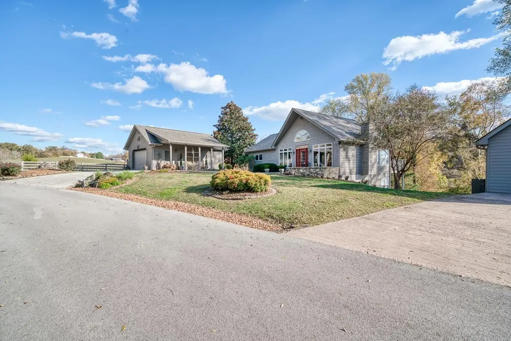 511 Mallard Pointe Drive Byrdstown TN 38549