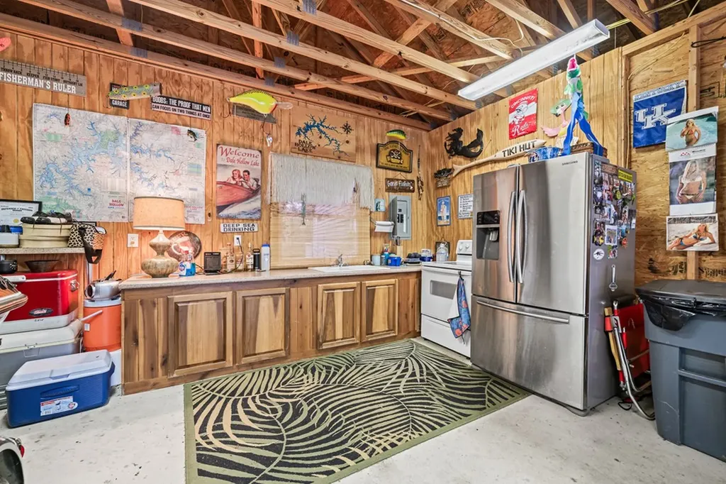 511 Mallard Pointe Drive Byrdstown TN 38549