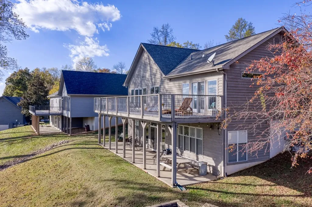 511 Mallard Pointe Drive Byrdstown TN 38549