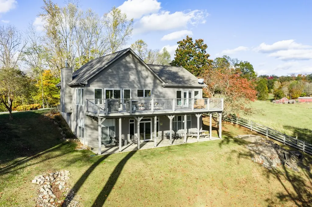 511 Mallard Pointe Drive Byrdstown TN 38549