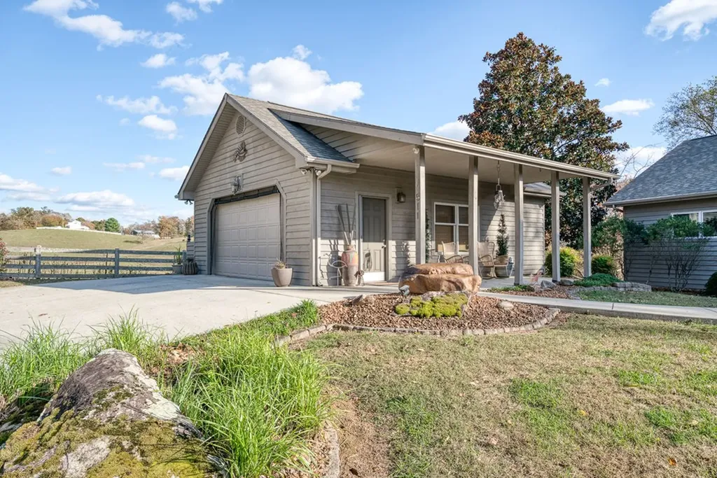 511 Mallard Pointe Drive Byrdstown TN 38549