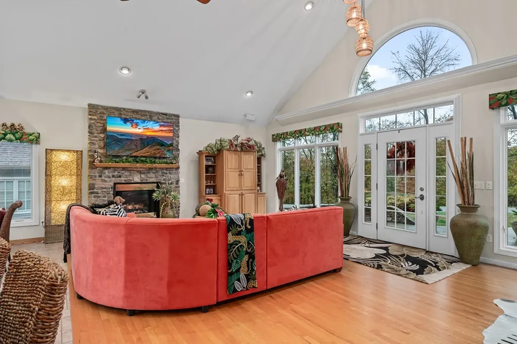 511 Mallard Pointe Drive Byrdstown TN 38549