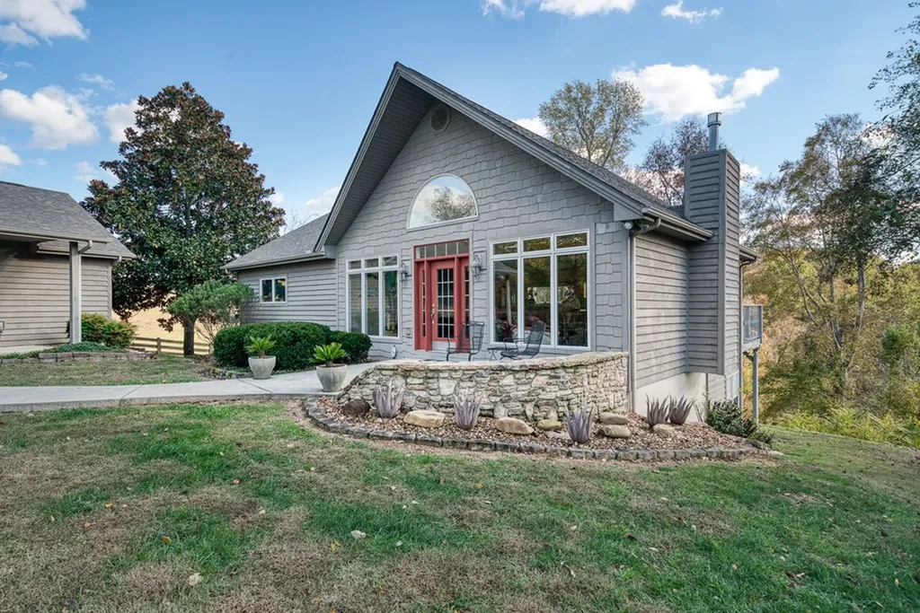 511 Mallard Pointe Drive Byrdstown TN 38549