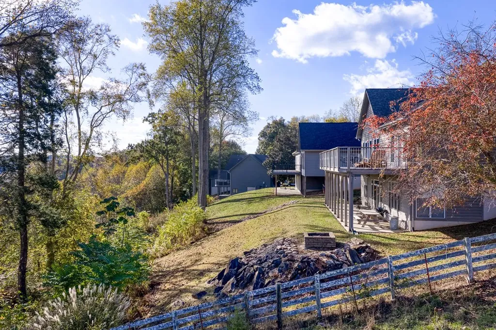 511 Mallard Pointe Drive Byrdstown TN 38549