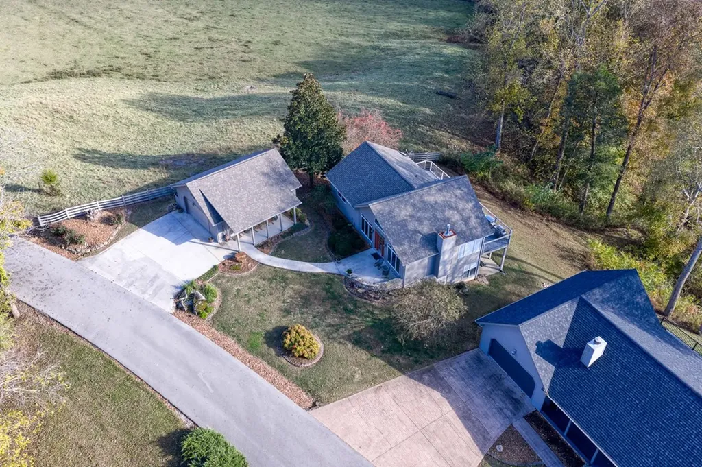 511 Mallard Pointe Drive Byrdstown TN 38549