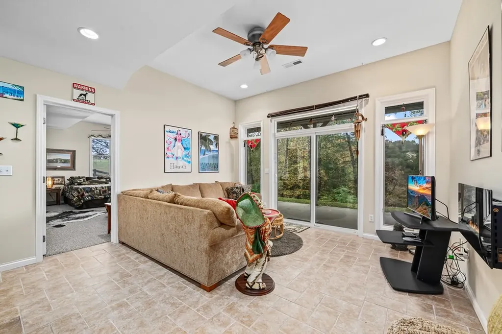 511 Mallard Pointe Drive Byrdstown TN 38549