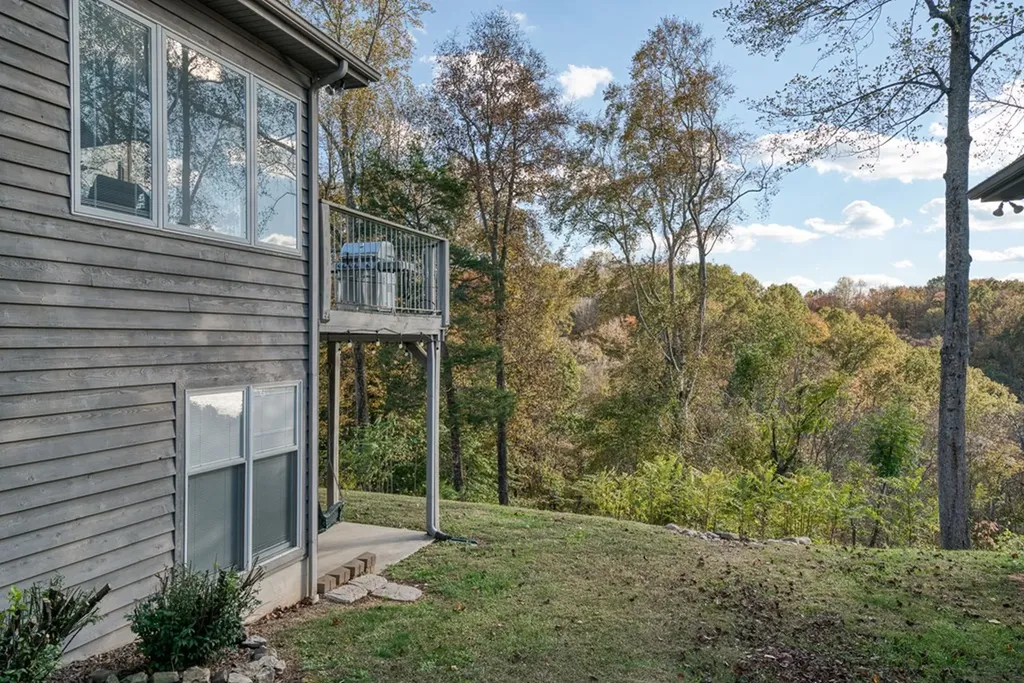 511 Mallard Pointe Drive Byrdstown TN 38549